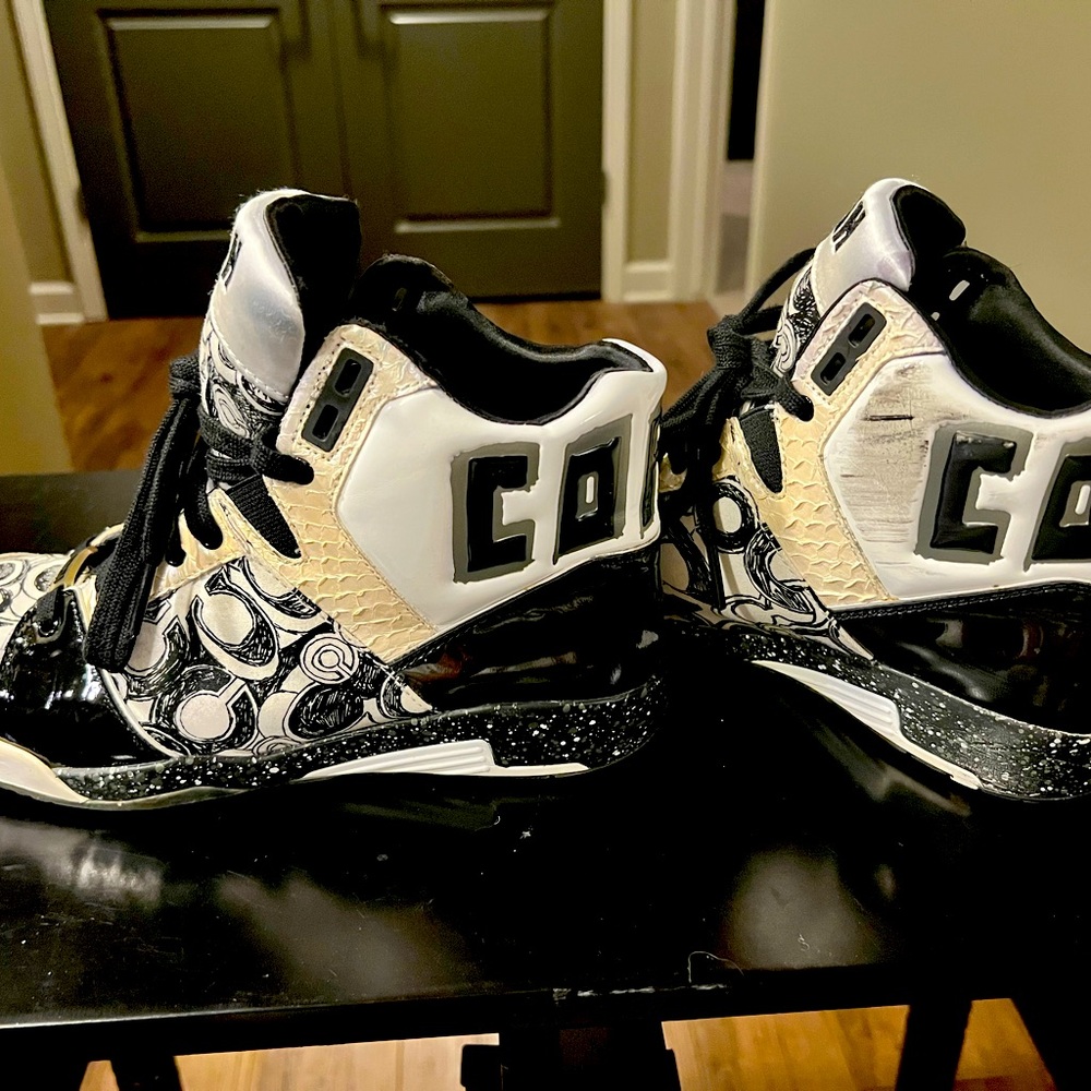 Coach graffiti print sneakers. Size 8. Some scuffs - Picture 4 of 7